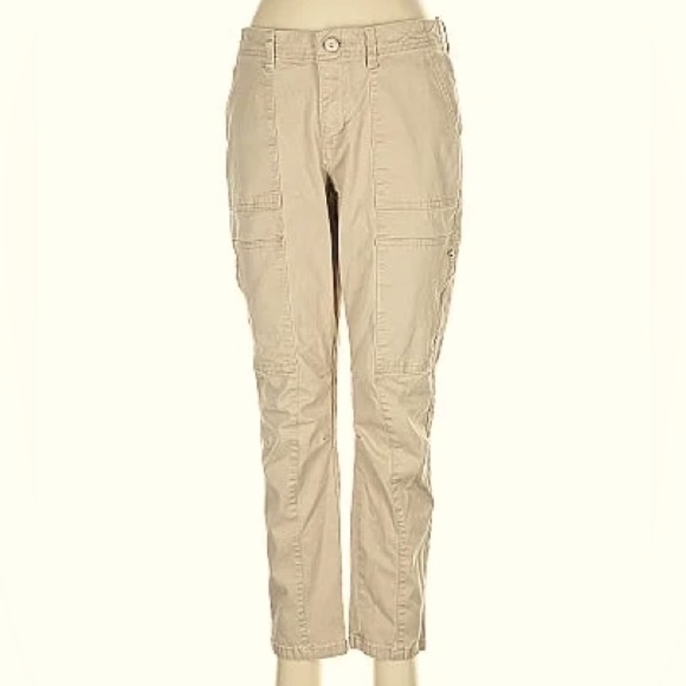 White House Black Market Tan/Beige slim cropped 6 pocket pants
Size 6